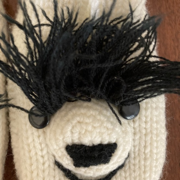 Mittens - Picture 3 of 6